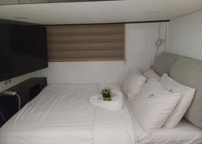 Aparthotel Urban Deca Edsa Shaw